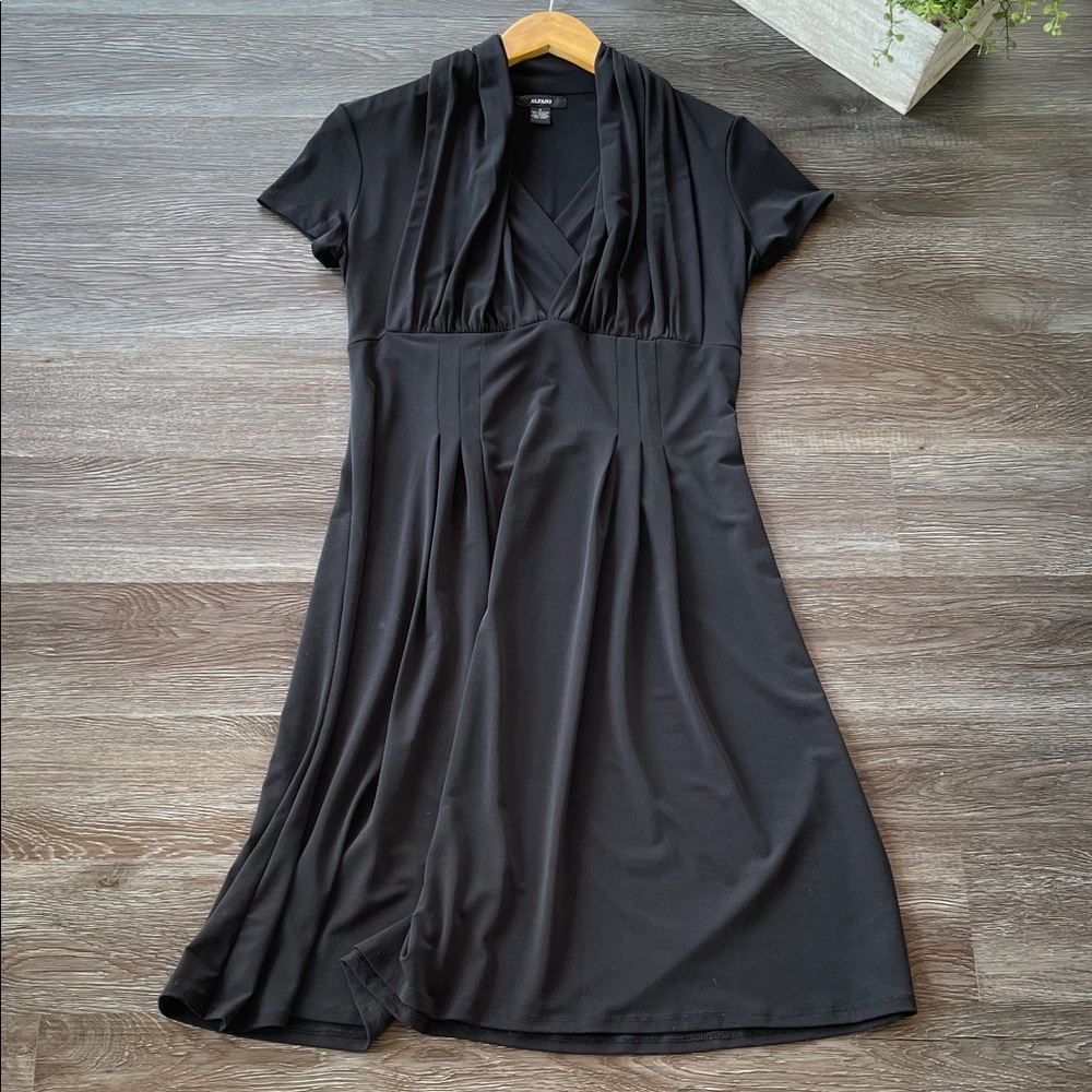 Alfani Black Dress Women's Size Small V-neck, A-line Empire Waist Short Sleeve